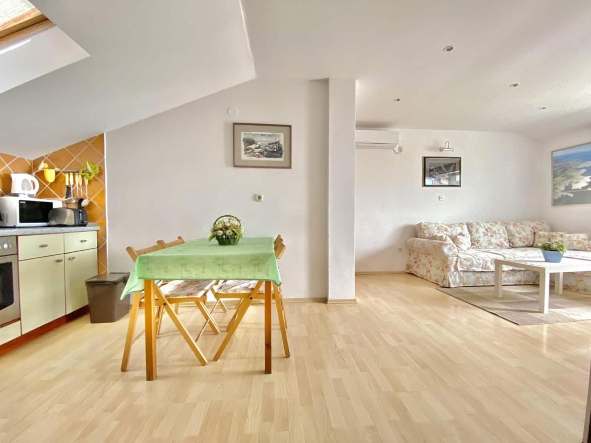 Family Apartments Viva Close To The Beach Krk Town Eksteriør bilde